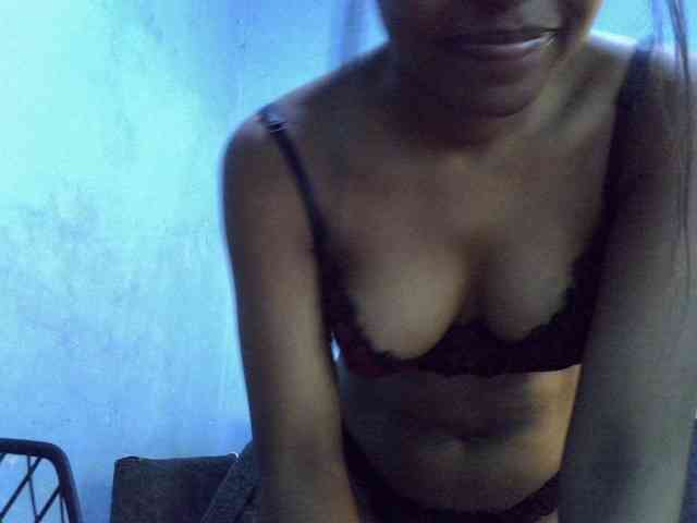 GoldenGoddess1 webcam