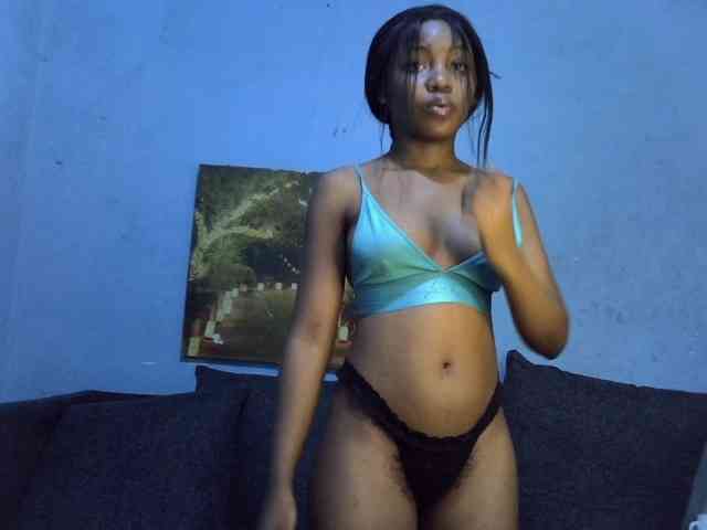 GoldenGoddess1 webcam