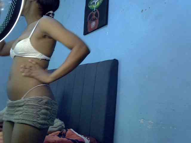 GoldenGoddess1 webcam