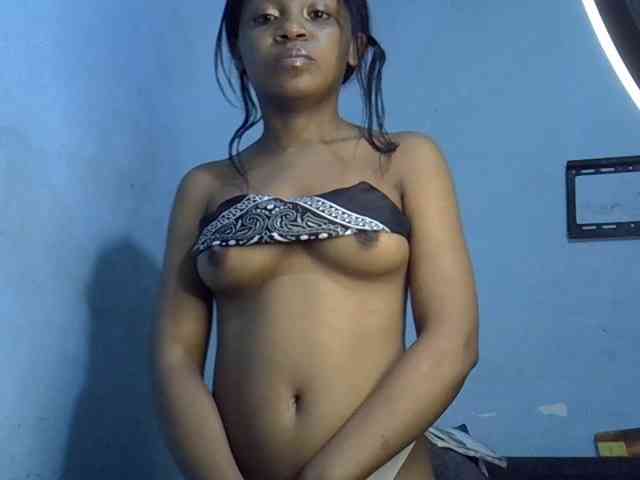 GoldenGoddess1 webcam