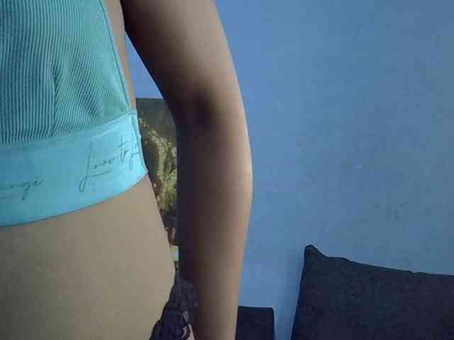 GoldenGoddess1 webcam