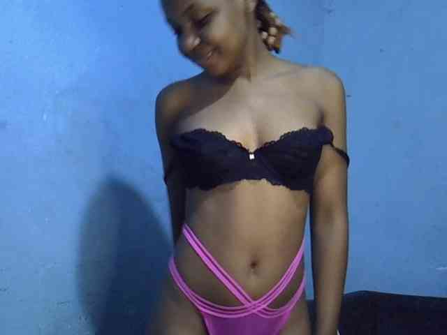 GoldenGoddess1 webcam