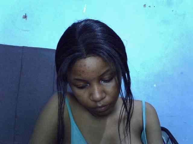 GoldenGoddess1 webcam