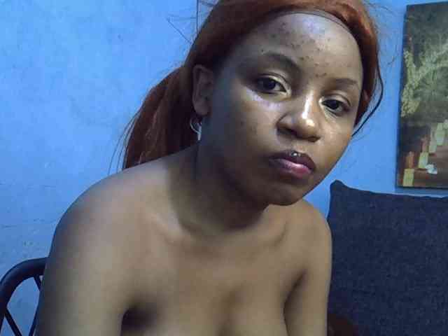 GoldenGoddess1 webcam