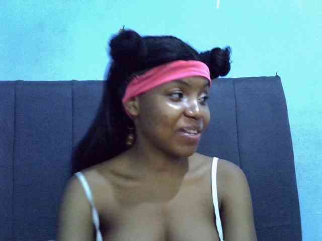 GoldenGoddess1 webcam