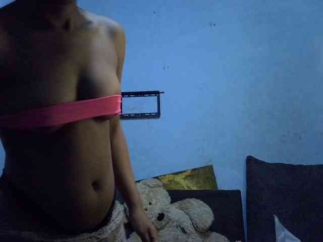 GoldenGoddess1 webcam