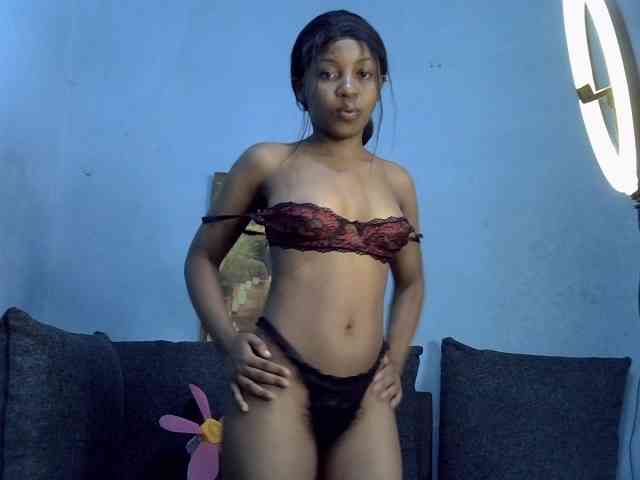 GoldenGoddess1 webcam