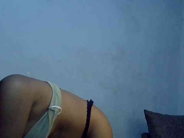 GoldenGoddess1 webcam