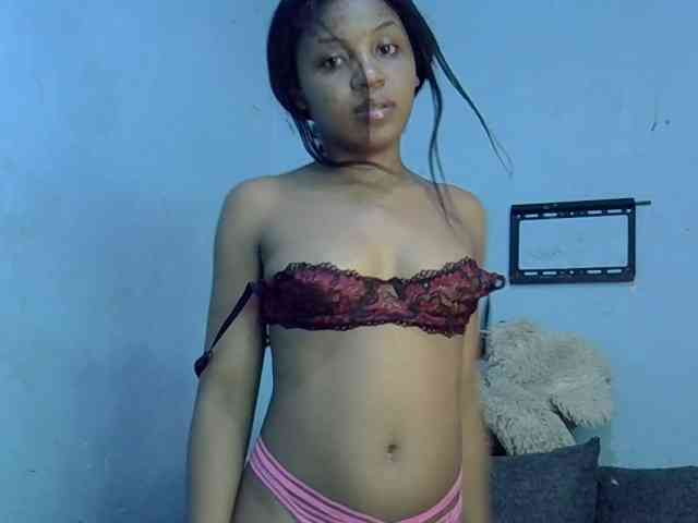 GoldenGoddess1 webcam
