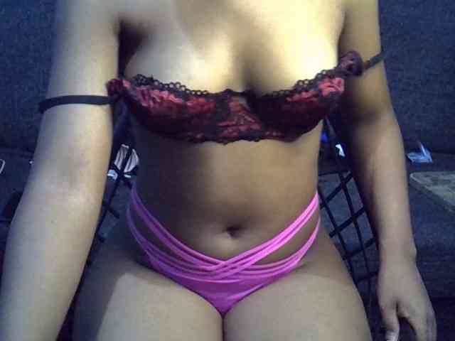 GoldenGoddess1 webcam