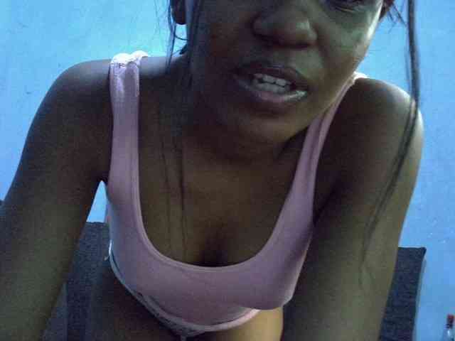 GoldenGoddess1 webcam