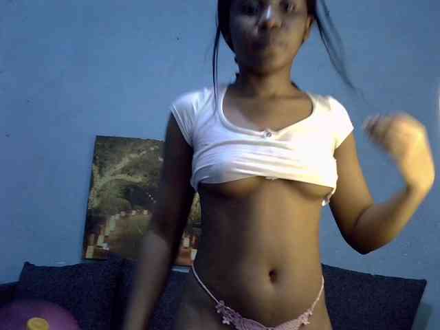 GoldenGoddess1 webcam