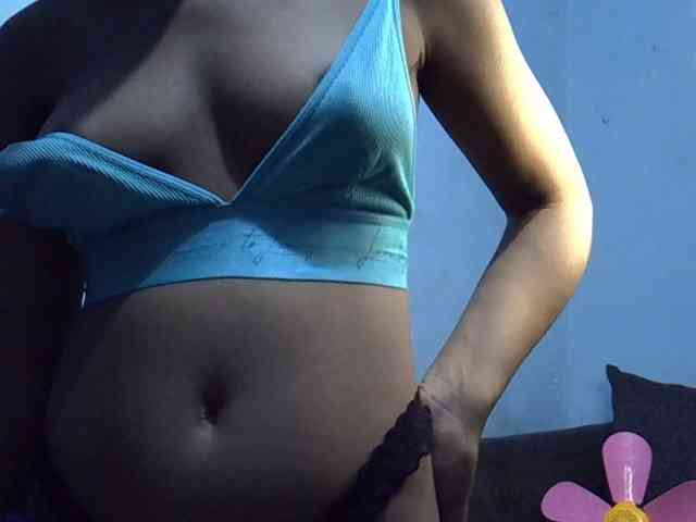 GoldenGoddess1 webcam