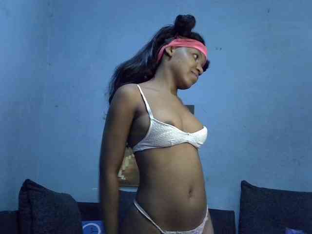 GoldenGoddess1 webcam