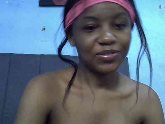 GoldenGoddess1 webcam