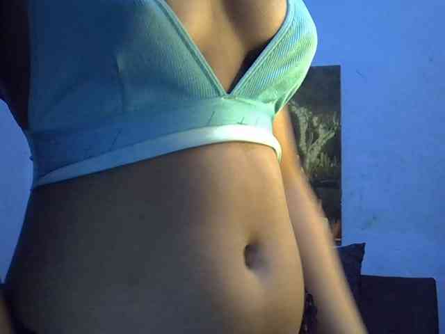 GoldenGoddess1 webcam