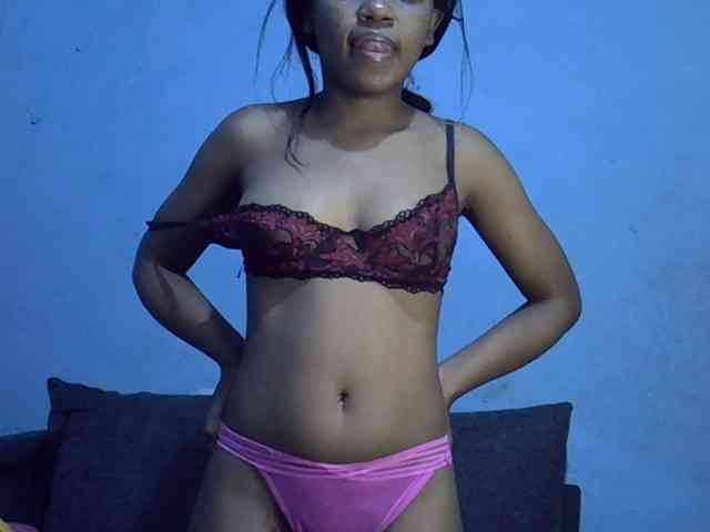 GoldenGoddess1 webcam
