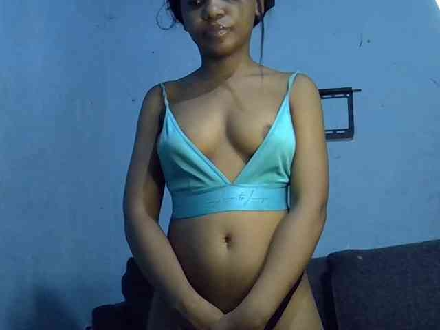 GoldenGoddess1 webcam