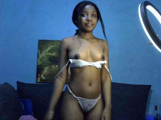 GoldenGoddess1 webcam