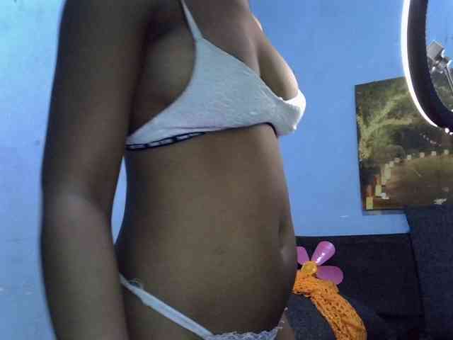 GoldenGoddess1 webcam