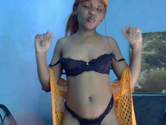 GoldenGoddess1 webcam