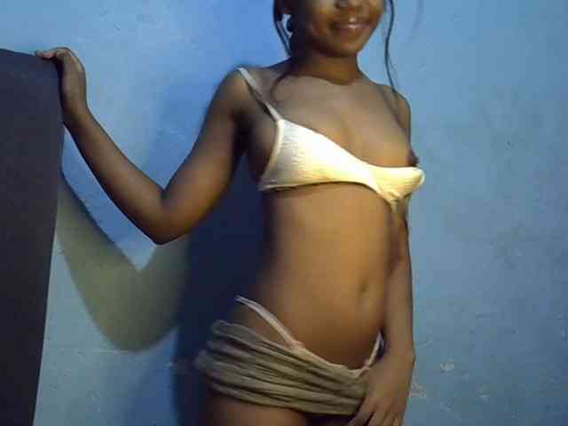 GoldenGoddess1 webcam