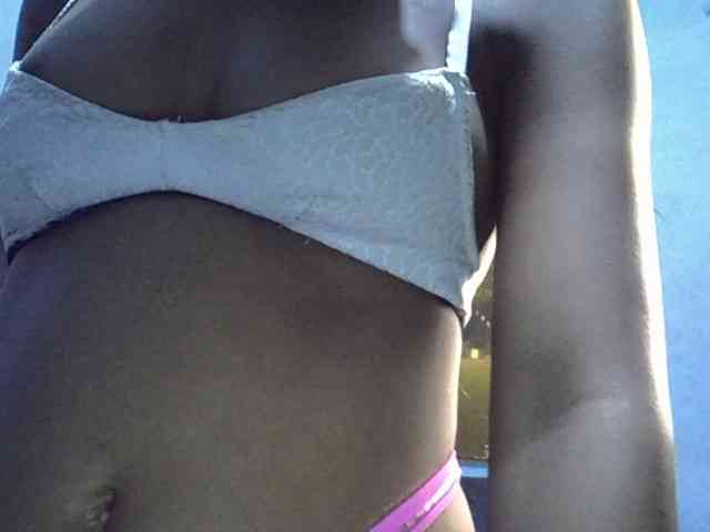 GoldenGoddess1 webcam