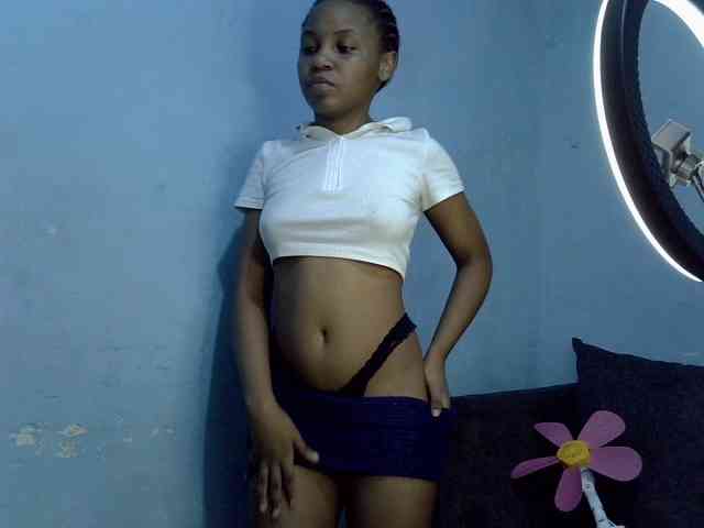 GoldenGoddess1 webcam