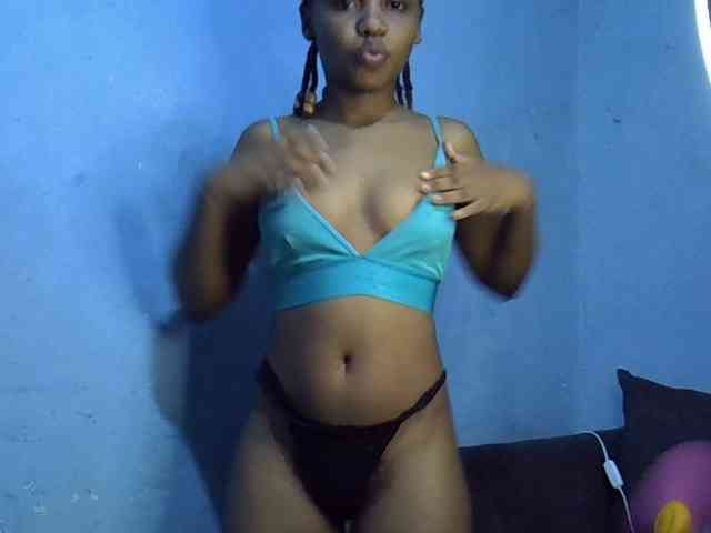 GoldenGoddess1 webcam