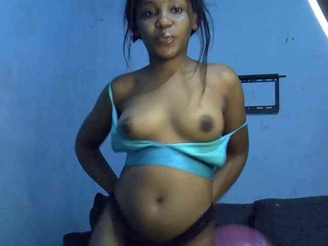 GoldenGoddess1 webcam
