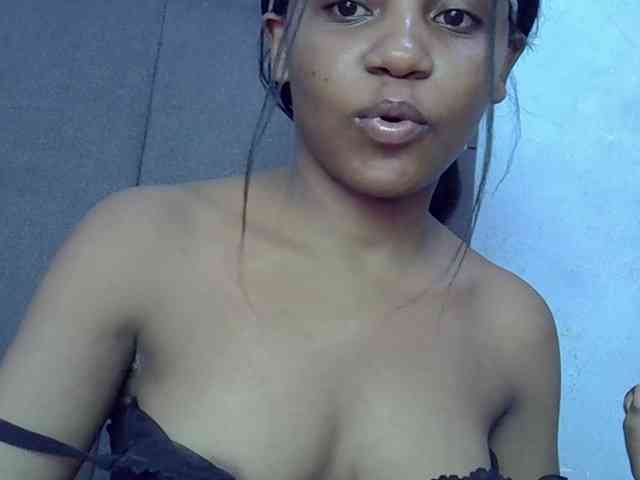 GoldenGoddess1 webcam