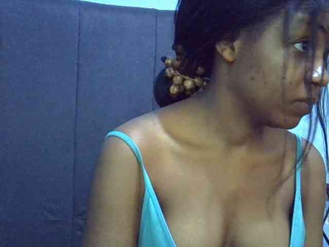 GoldenGoddess1 webcam