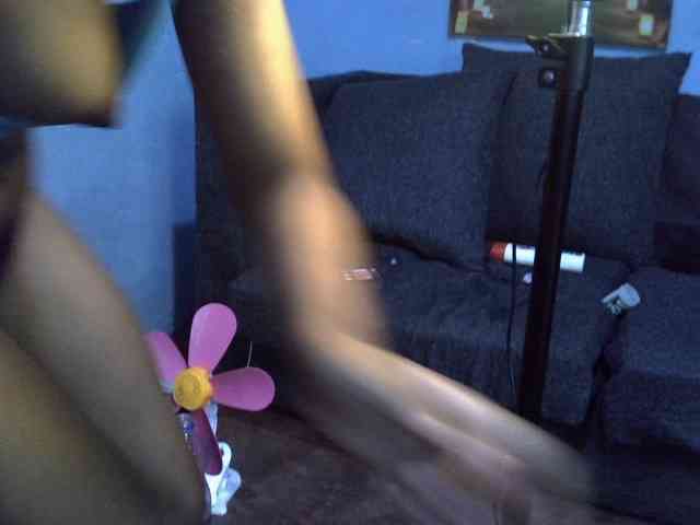 GoldenGoddess1 webcam