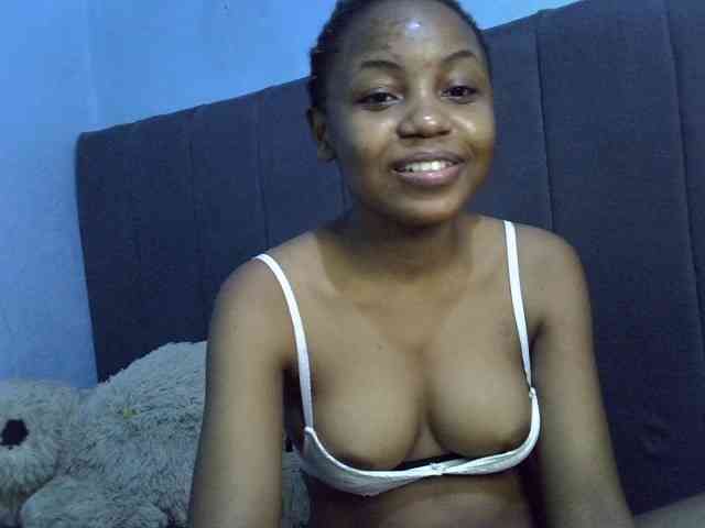 GoldenGoddess1 webcam