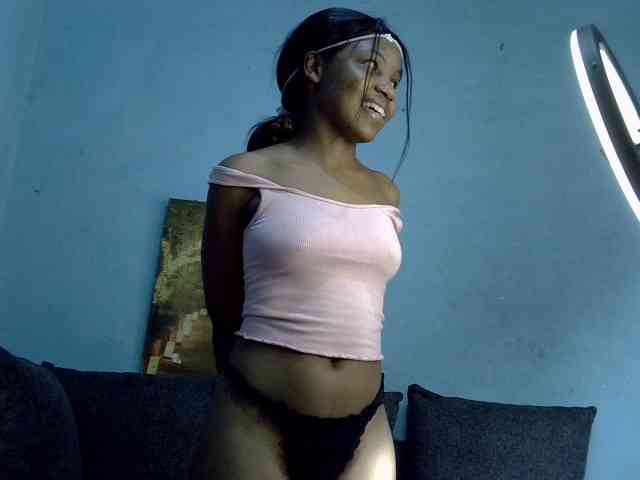 GoldenGoddess1 webcam