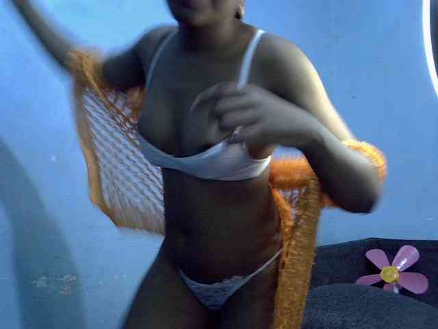 GoldenGoddess1 webcam