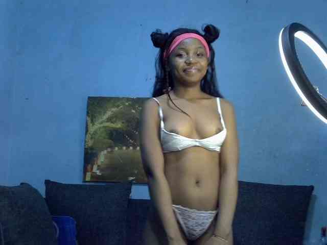 GoldenGoddess1 webcam
