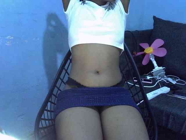 GoldenGoddess1 webcam