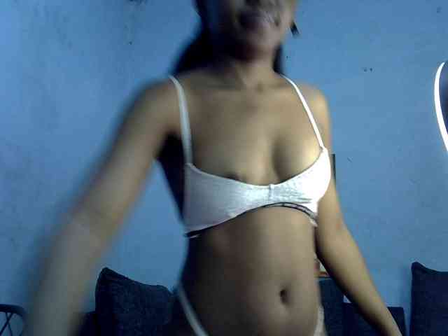 GoldenGoddess1 webcam