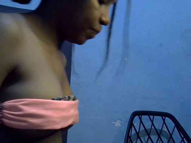 GoldenGoddess1 webcam