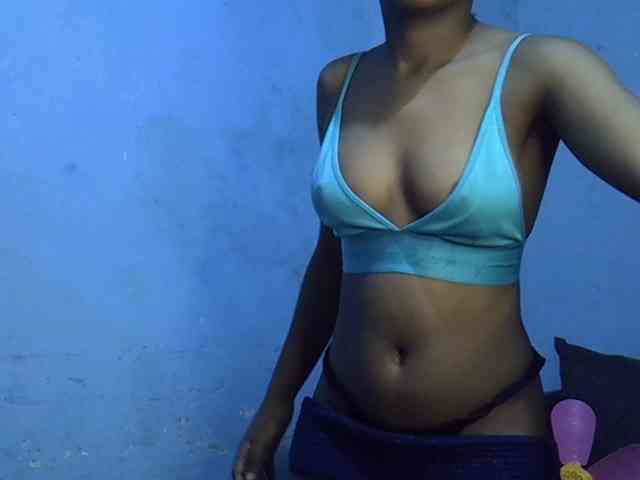 GoldenGoddess1 webcam