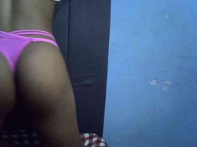 GoldenGoddess1 webcam