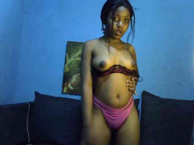 GoldenGoddess1 webcam