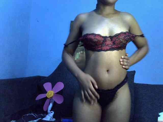 GoldenGoddess1 webcam