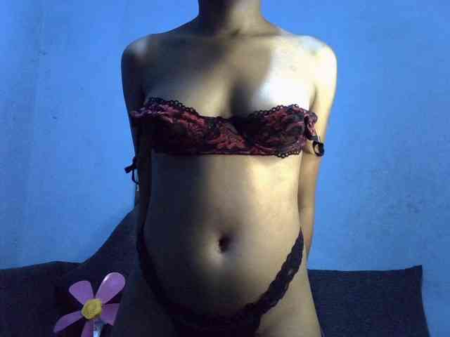 GoldenGoddess1 webcam