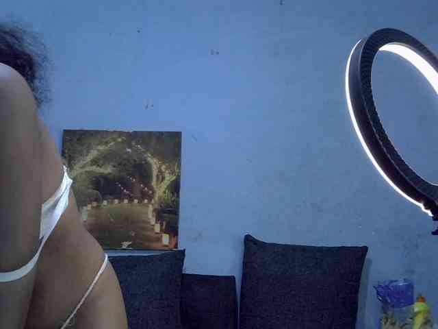 GoldenGoddess1 webcam