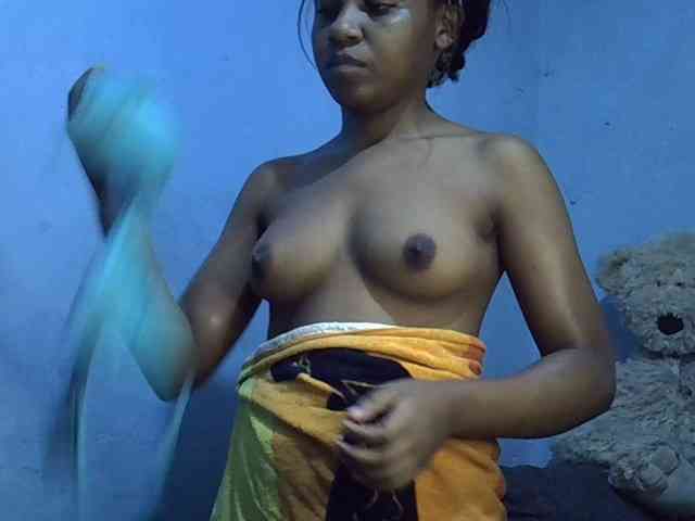 GoldenGoddess1 webcam