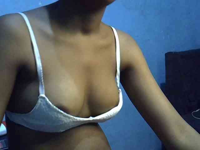 GoldenGoddess1 webcam