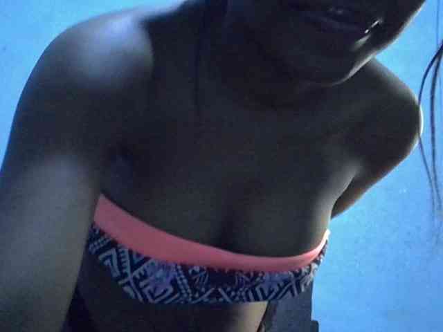 GoldenGoddess1 webcam