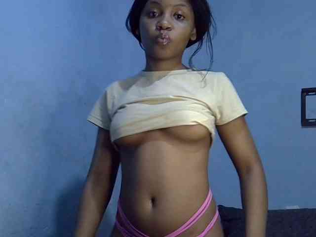GoldenGoddess1 webcam